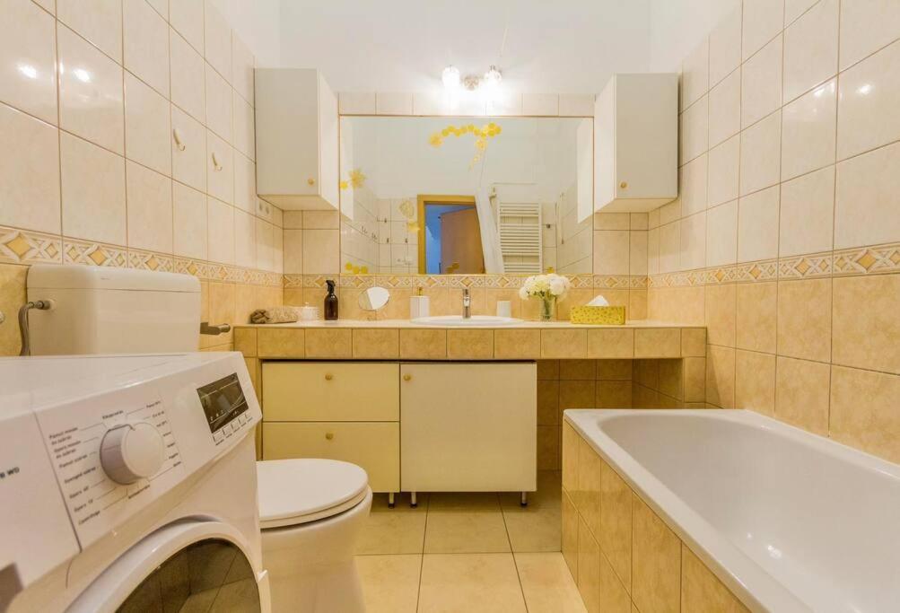 Trendy 2 Room Flat, Next To Corvin Mall Free Huge Garage! Ac,Dishwasher,Washmachine, Smart Tv Budapeşte Dış mekan fotoğraf